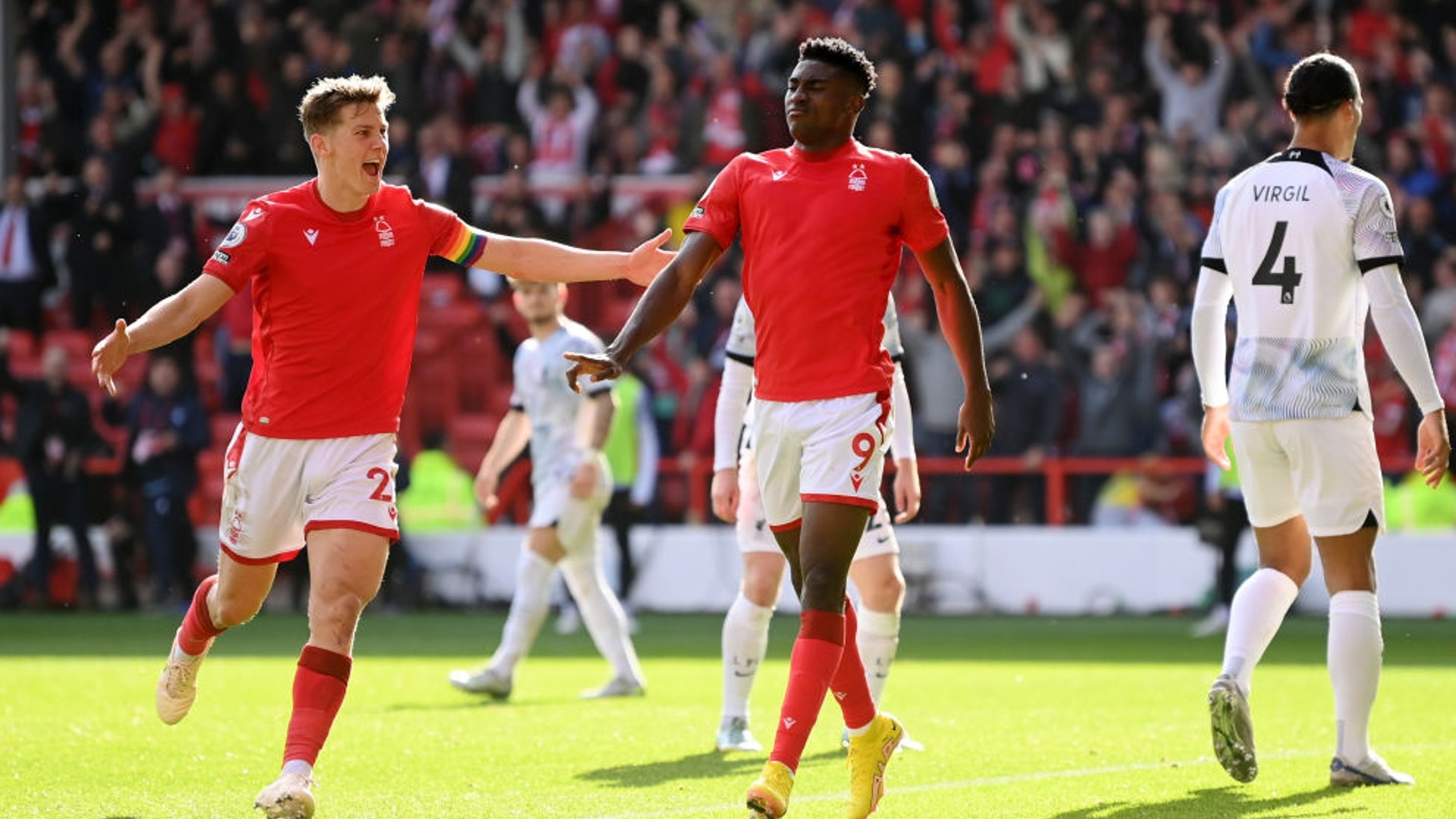 中占据更高 中占据更高